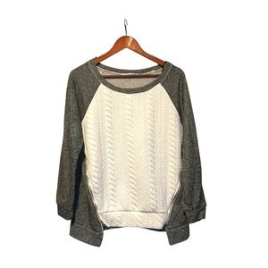 [Coco and Main] Gray and White Pullover